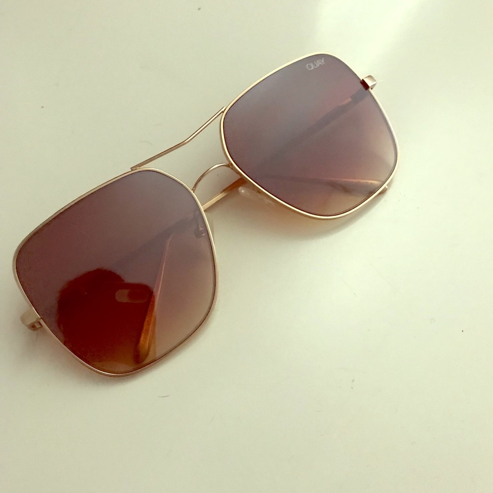 Gently used Stop and Stare Quay Sunglasses